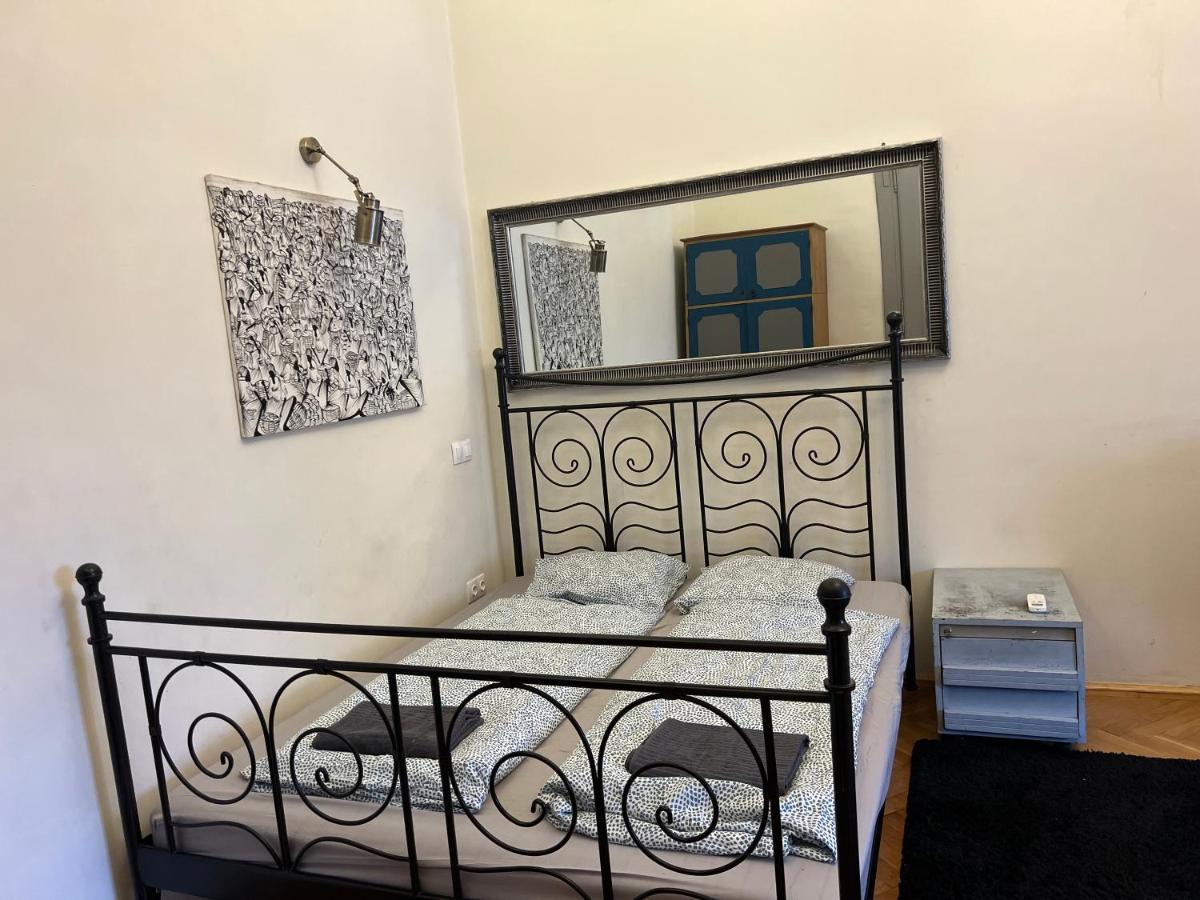 F14 Guest House By Small Home Budapest Eksteriør billede